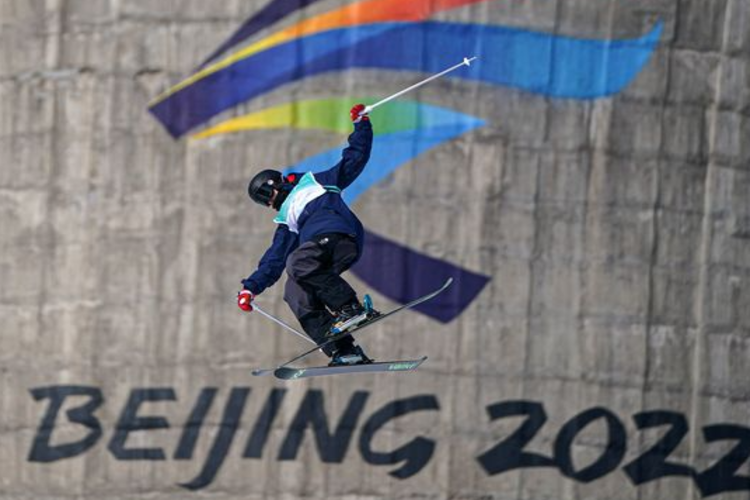 ดาราอังกฤษในที่สุดก็ถอดเป็น Peng Shuai ดูการม้วนงอ  สรุปการแข่งขันกีฬาโอลิมปิกฤดูหนาว